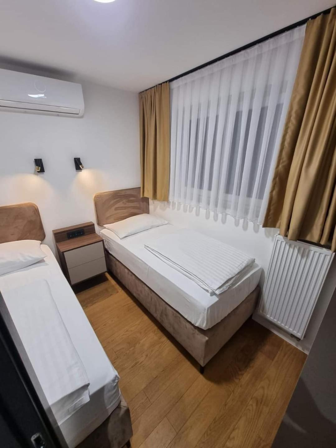 Osijek Luxury Center - Self Check In, Free Private Parking, Ulica Ivana Gundulica 82 Apartment Luaran gambar