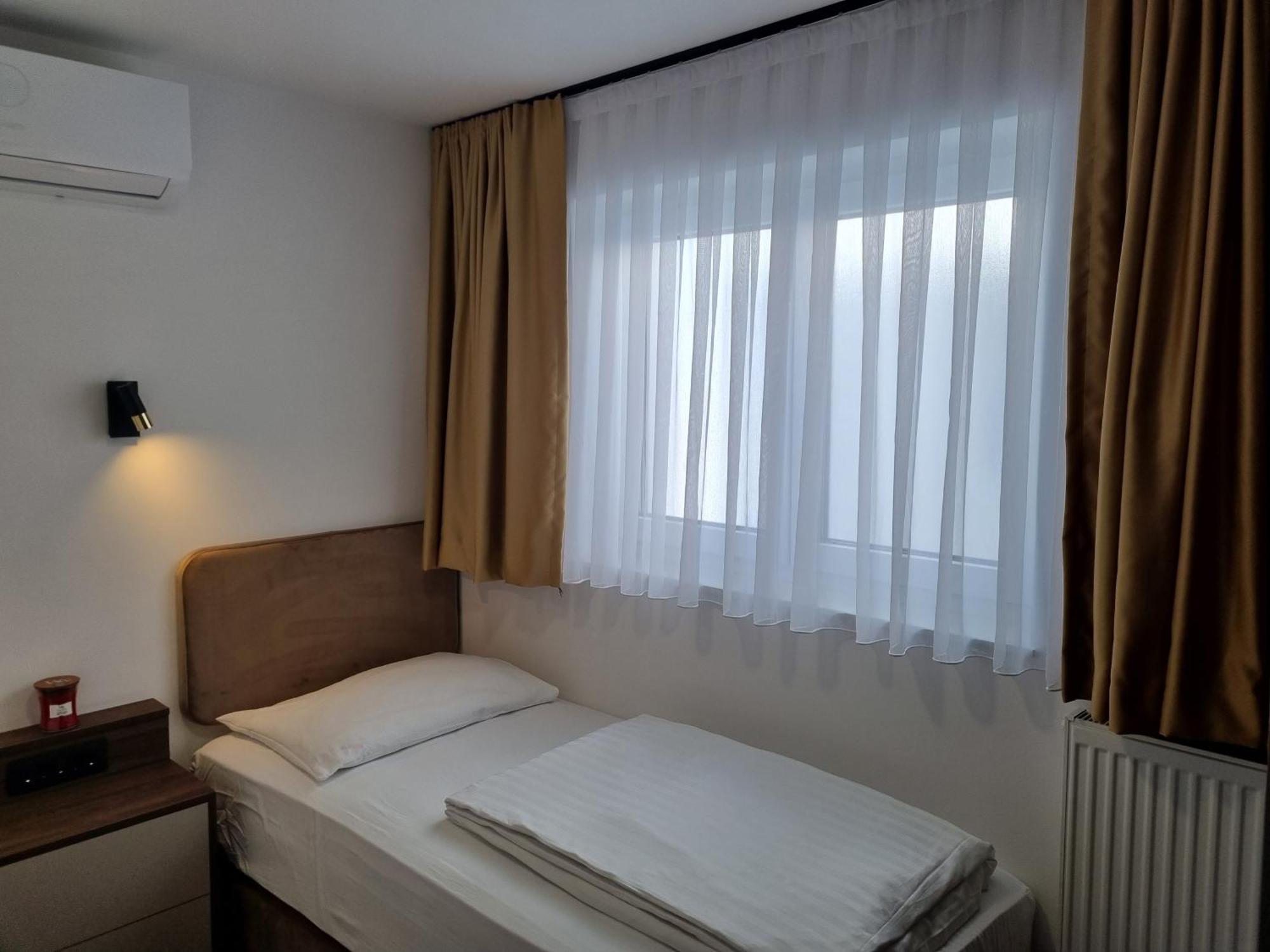 Osijek Luxury Center - Self Check In, Free Private Parking, Ulica Ivana Gundulica 82 Apartment Luaran gambar