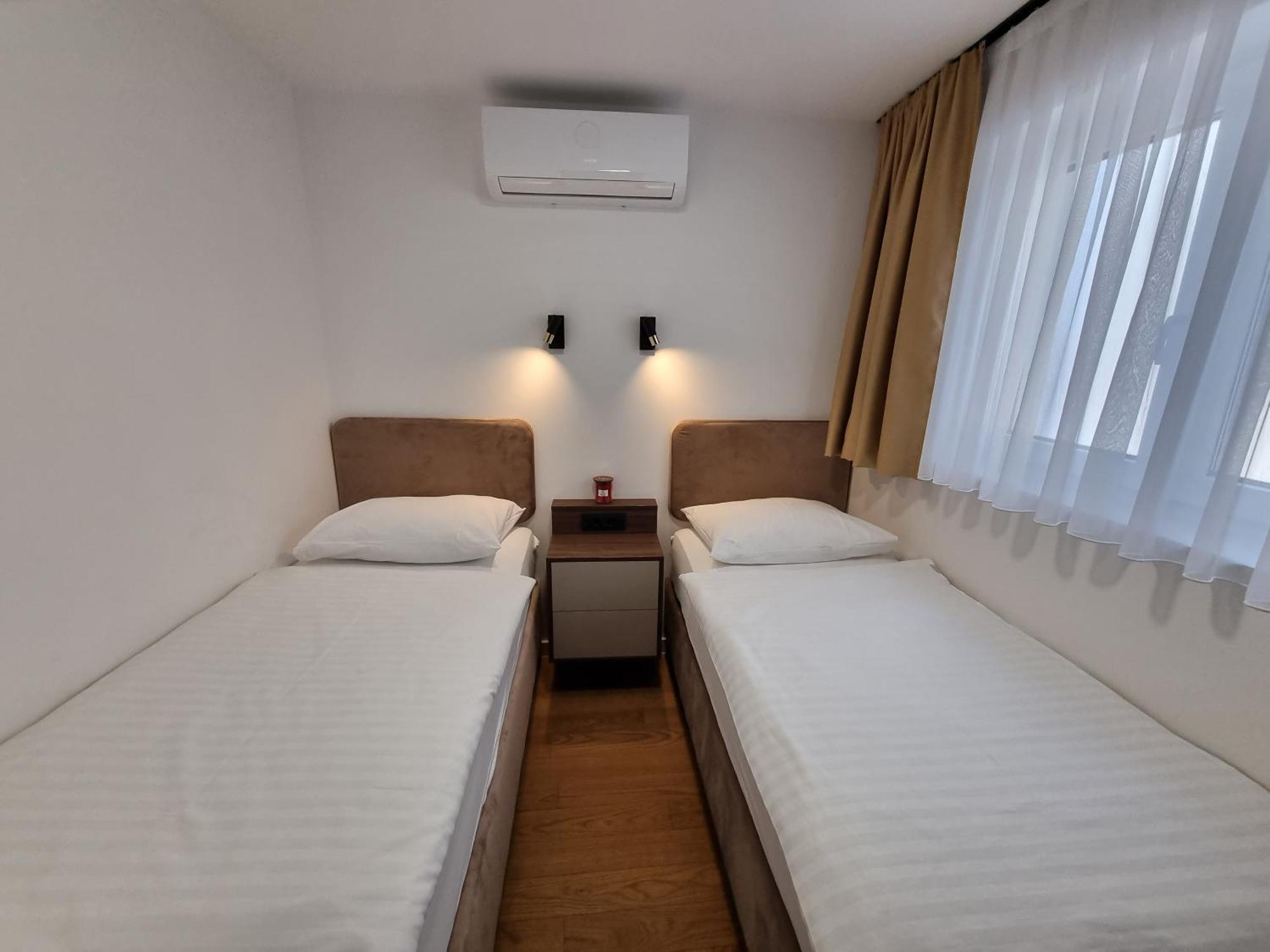 Osijek Luxury Center - Self Check In, Free Private Parking, Ulica Ivana Gundulica 82 Apartment Luaran gambar